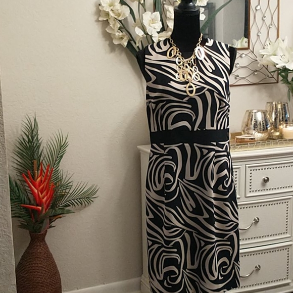 Black & Tan Dress - Picture 2 of 3